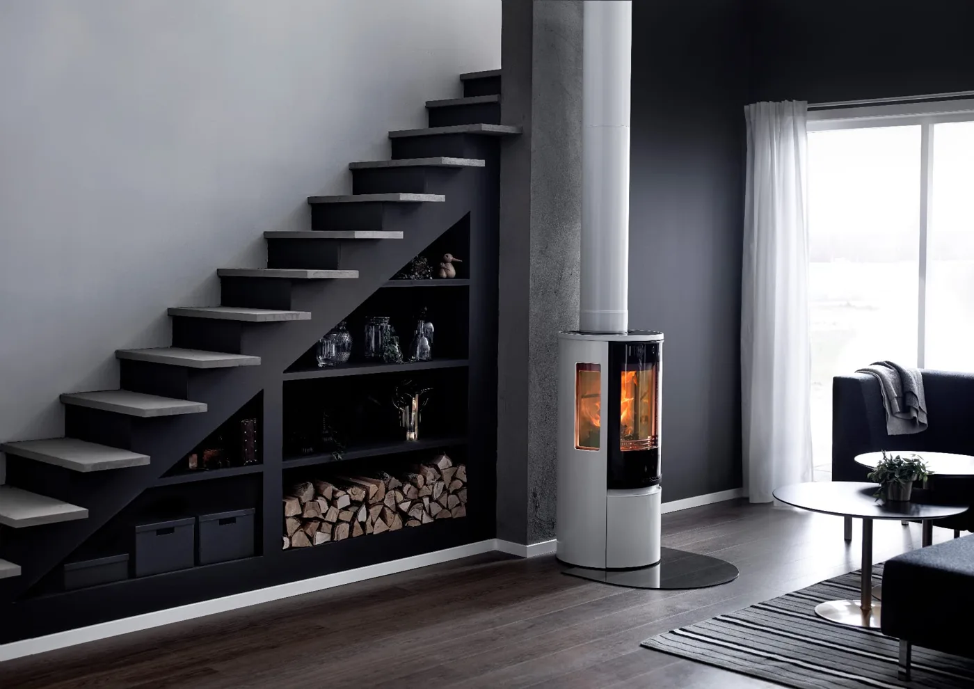 Contura 556 Style – kamin na drva u dnevnom boravku